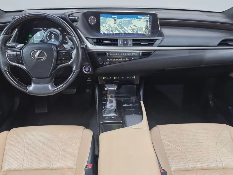 2018 Lexus ES с пробегом 117 235 км