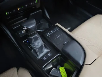 2018 Lexus ES с пробегом 117 235 км
