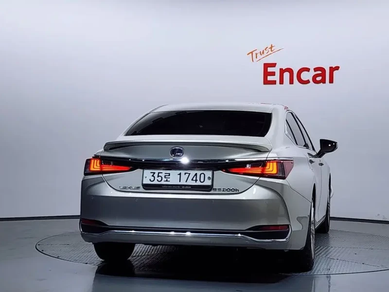 2019 Lexus ES с пробегом 37 966 км