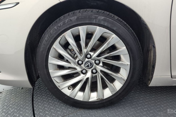 2019 Lexus ES с пробегом 37 966 км