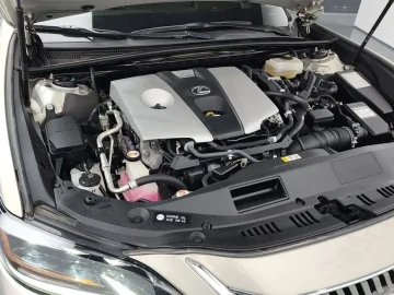 2019 Lexus ES с пробегом 37 966 км