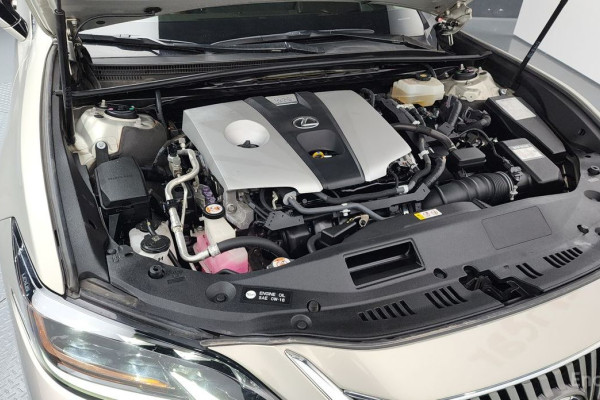 2019 Lexus ES с пробегом 37 966 км