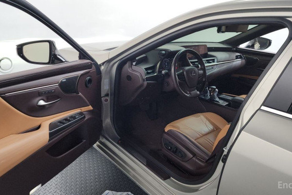 2019 Lexus ES с пробегом 37 966 км