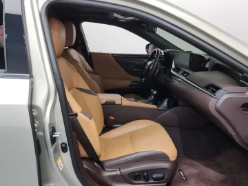 2019 Lexus ES с пробегом 37 966 км