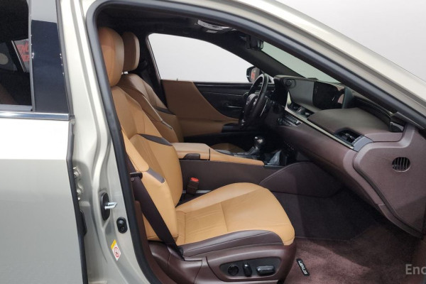 2019 Lexus ES с пробегом 37 966 км