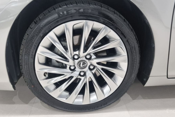 2021 Lexus ES с пробегом 63 604 км