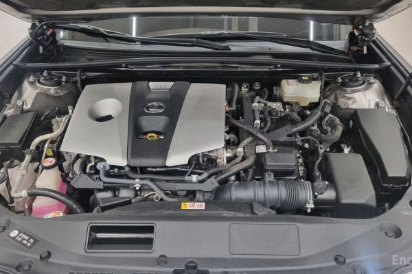 2021 Lexus ES с пробегом 63 604 км