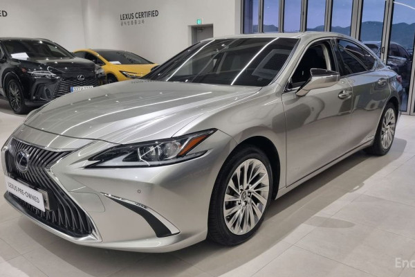 2021 Lexus ES с пробегом 63 604 км