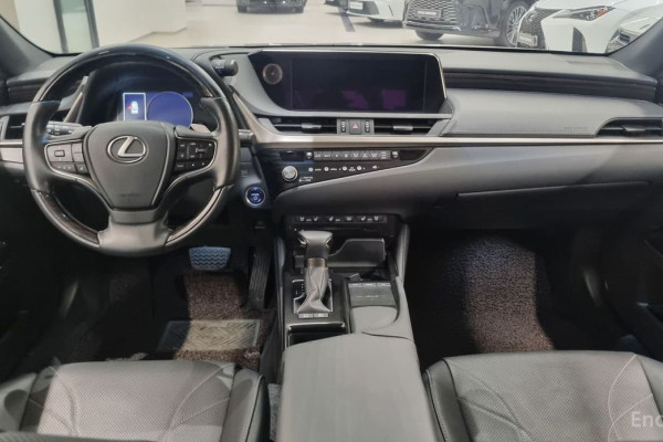2021 Lexus ES с пробегом 63 604 км