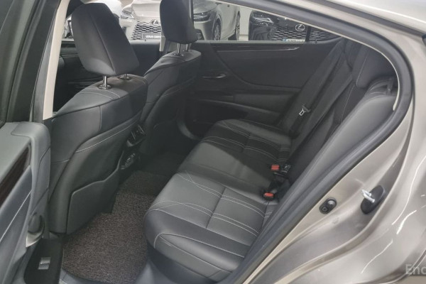 2021 Lexus ES с пробегом 63 604 км