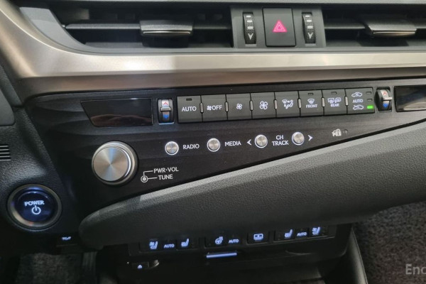 2021 Lexus ES с пробегом 63 604 км