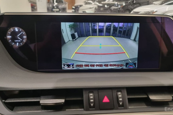 2021 Lexus ES с пробегом 63 604 км