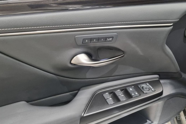 2021 Lexus ES с пробегом 63 604 км