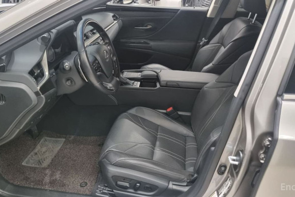 2021 Lexus ES с пробегом 63 604 км