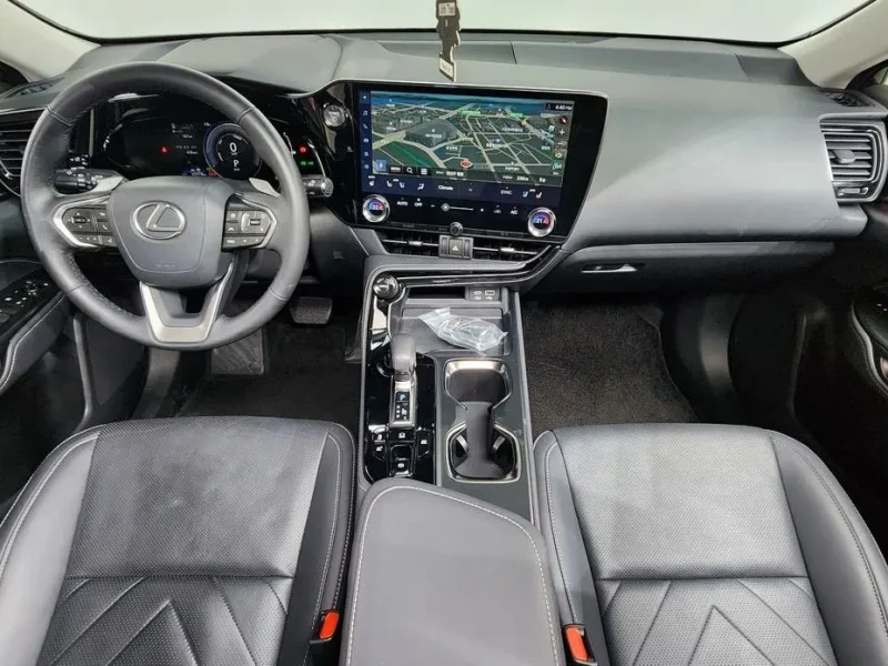 2023 Lexus NX с пробегом 65 978 км