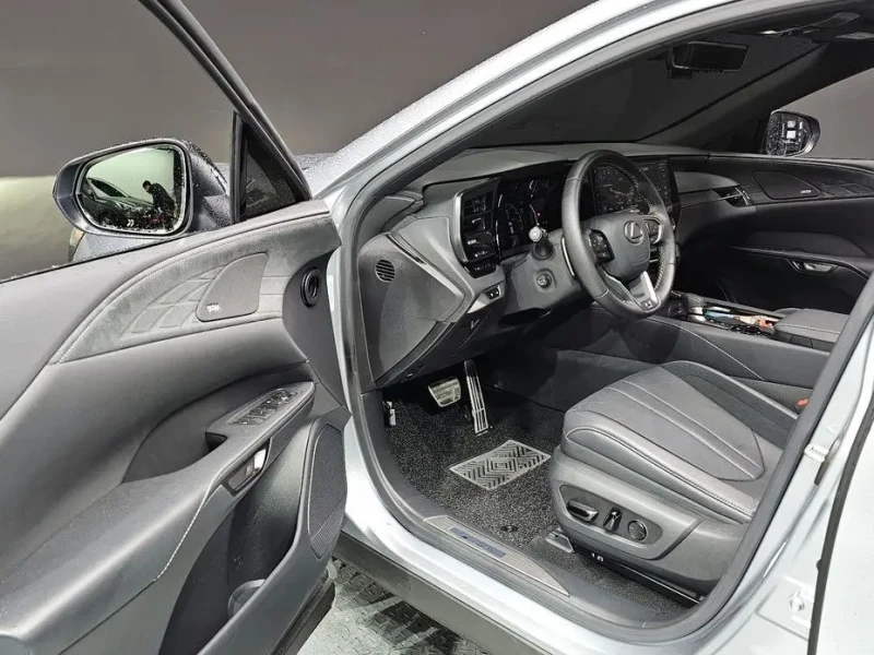 2023 Lexus RX с пробегом 24 789 км