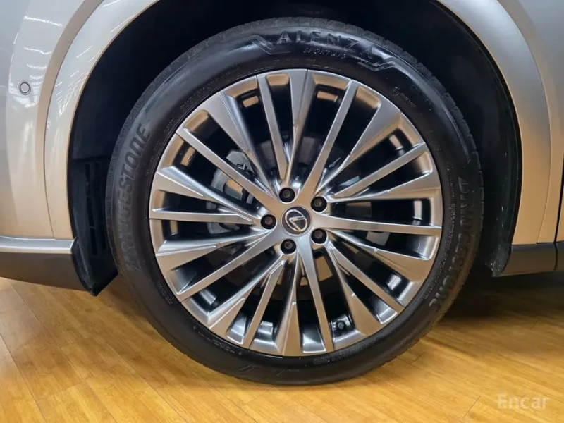 2023 Lexus RX с пробегом 39 660 км