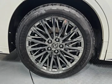 2025 Lexus LM с пробегом 18 252 км