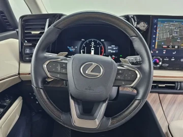 2025 Lexus LM с пробегом 18 252 км