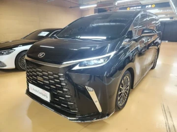 2024 Lexus LM с пробегом 20 000 км