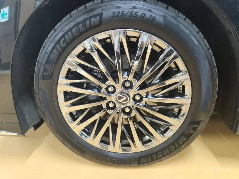 2024 Lexus LM с пробегом 20 000 км