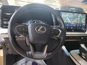 2024 Lexus LM с пробегом 20 000 км