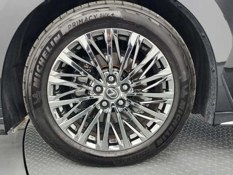 2025 Lexus LM с пробегом 47 627 км