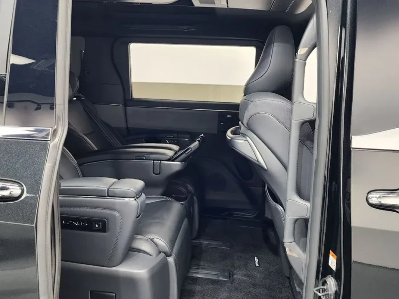 2025 Lexus LM с пробегом 47 627 км