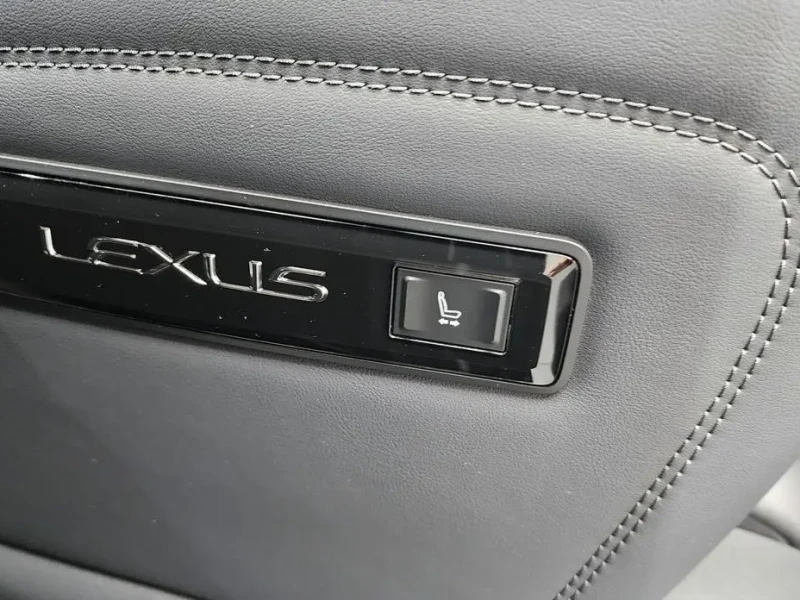 2025 Lexus LM с пробегом 47 627 км
