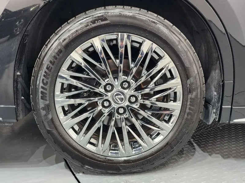 2025 Lexus LM с пробегом 47 627 км