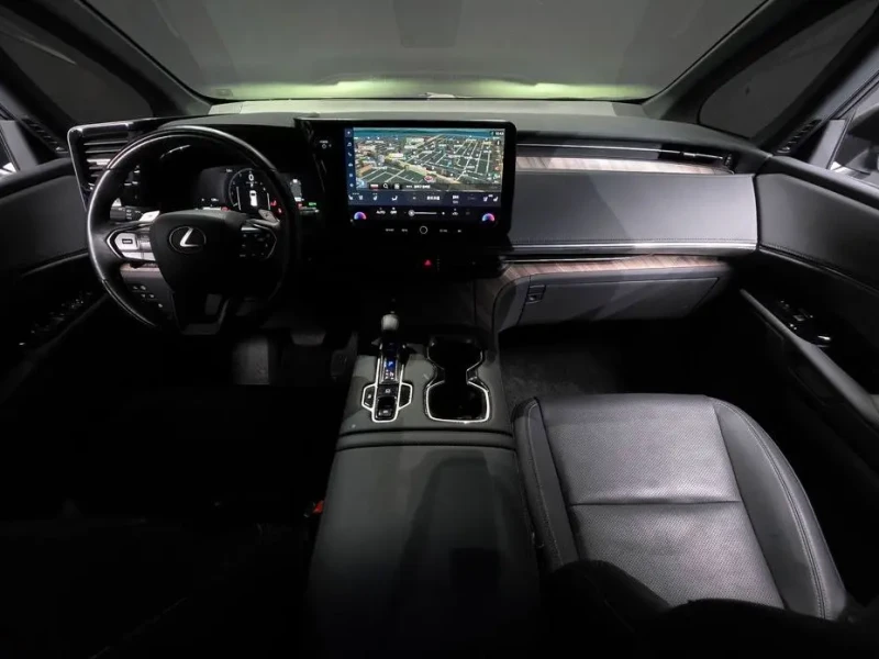 2024 Lexus LM с пробегом 34 598 км