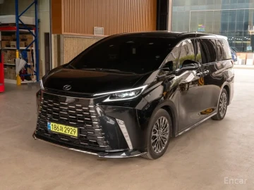 2024 Lexus LM с пробегом 39 000 км