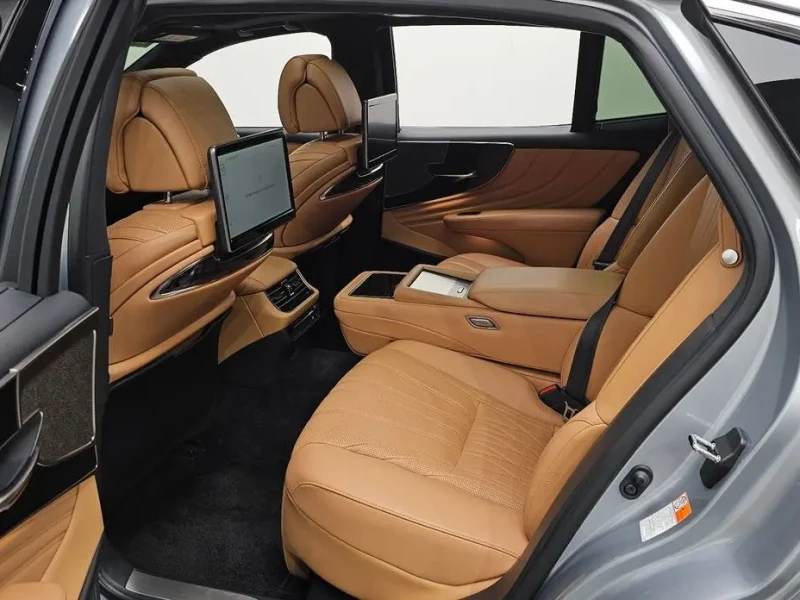 2023 Lexus LS с пробегом 29 435 км