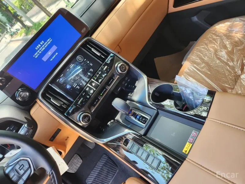 2025 Lexus LX с пробегом 13 км
