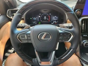 2025 Lexus LX с пробегом 13 км