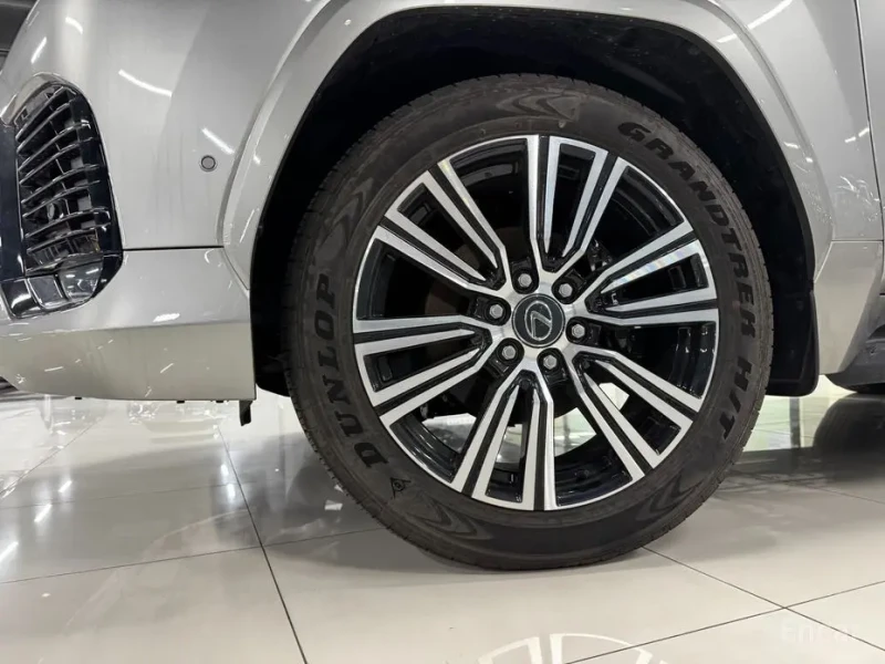 2025 Lexus LX с пробегом 5 800 км