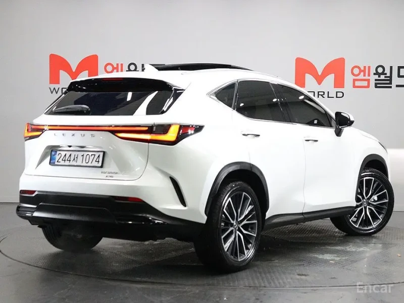 2025 Lexus NX с пробегом 6 389 км