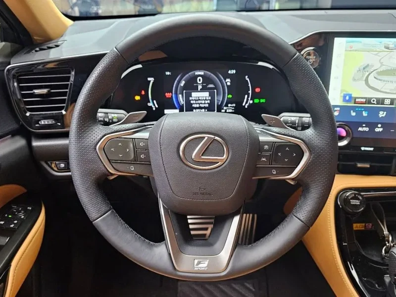2026 Lexus NX с пробегом 6 093 км