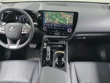 2025 Lexus NX с пробегом 11 763 км