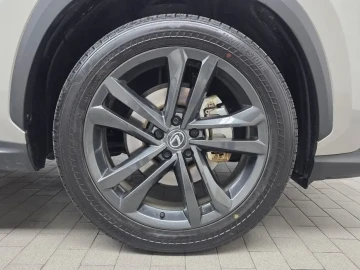 2025 Lexus NX с пробегом 11 763 км