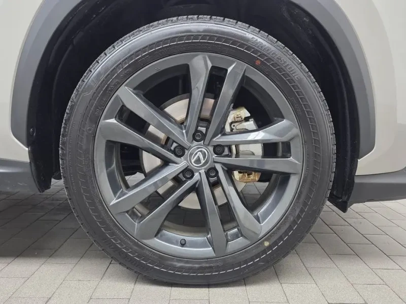 2025 Lexus NX с пробегом 11 763 км