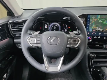 2025 Lexus NX с пробегом 11 763 км