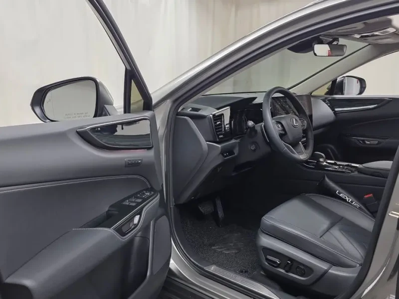 2025 Lexus NX с пробегом 11 763 км
