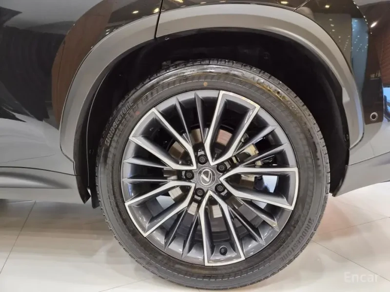 2025 Lexus NX с пробегом 16 362 км