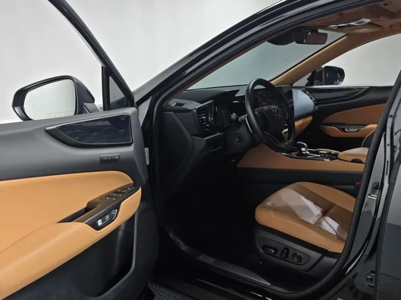 2023 Lexus NX с пробегом 26 276 км