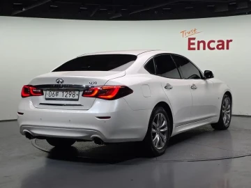2017 Infiniti Q70 с пробегом 154 857 км