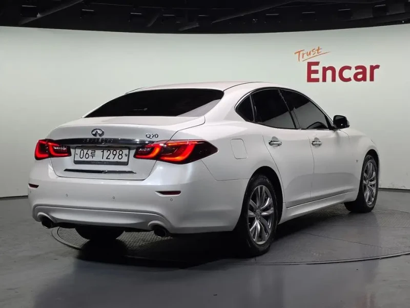 2017 Infiniti Q70 с пробегом 154 857 км