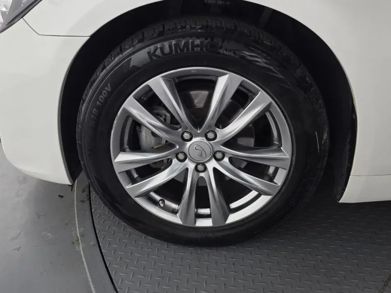 2017 Infiniti Q70 с пробегом 154 857 км