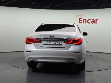 2017 Infiniti Q70 с пробегом 154 857 км