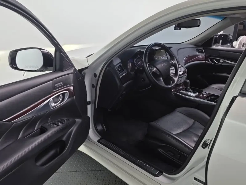 2017 Infiniti Q70 с пробегом 154 857 км